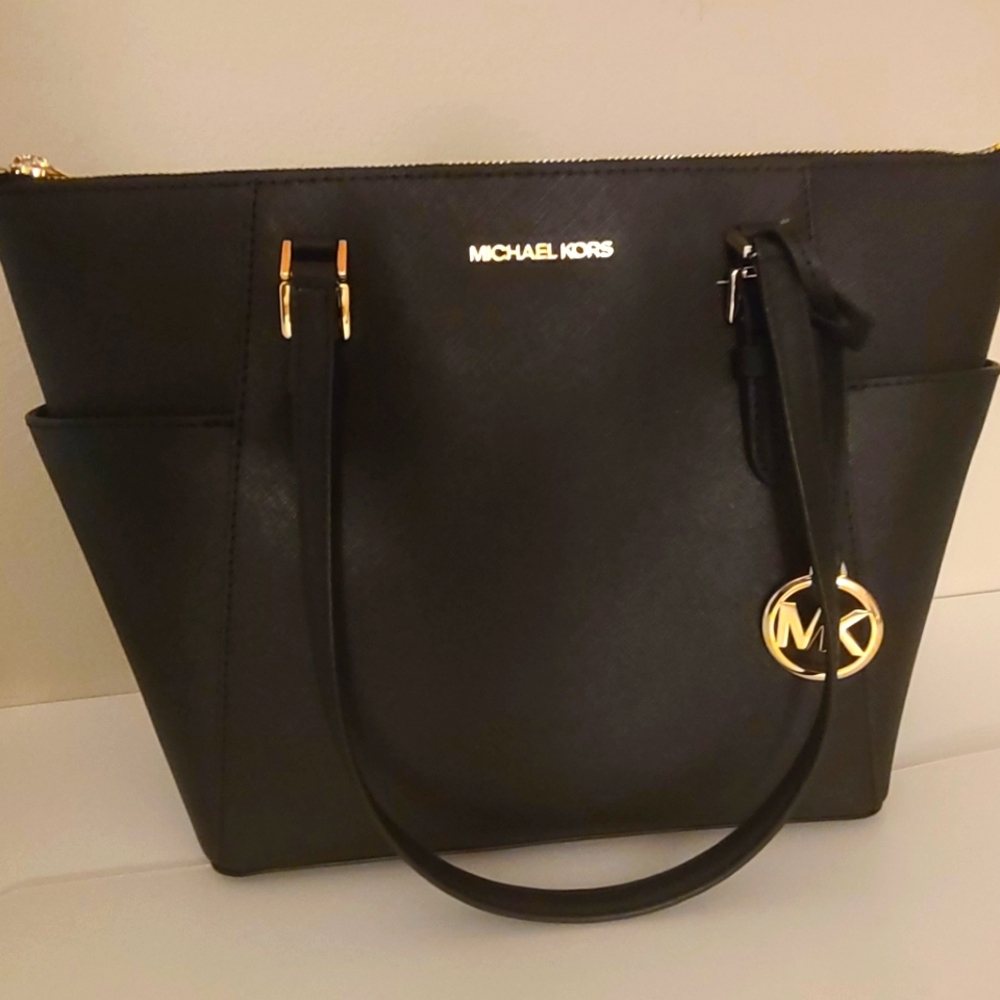 Charlotte Large Saffiano Leather Top-Zip Tote Bag